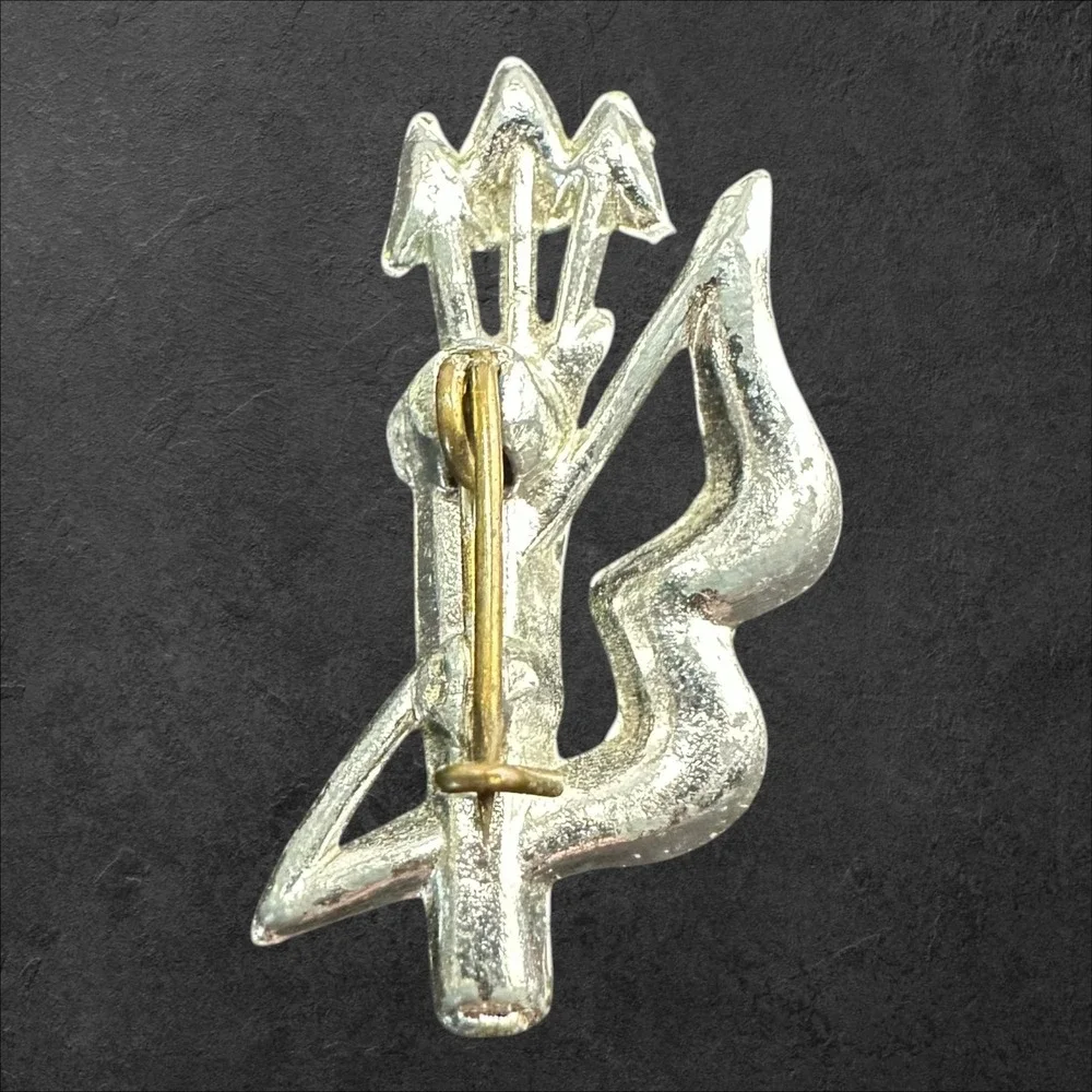 Unmarked Brooch Silver Tone Vintage Rhinestone Bow, 3 Arrows‎ & Quiver